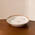 Simple Retro – 7 in Plate · 1 piece, on a table.