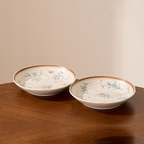 Simple Retro – 7 in Plate · 2 pieces, on a table.