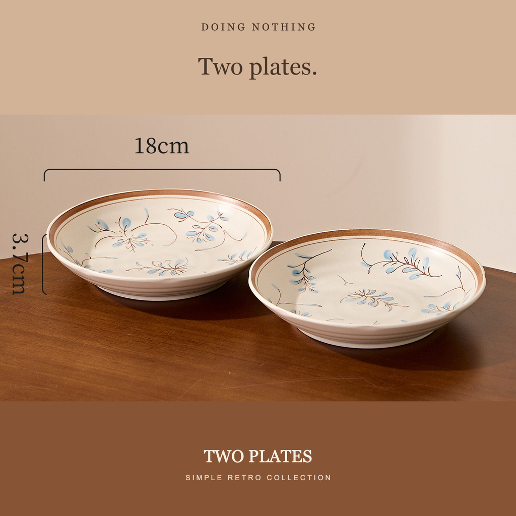 Two Simple Retro 7 in plates on a wooden table, 18 cm across and 3.7 cm tall.