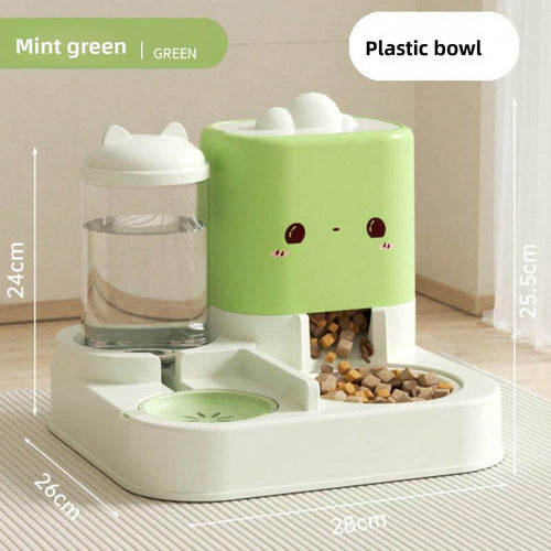 Supplier size photo of the green feeder: hopper 24 cm high, water bottle 25.5 cm high, base 26 × 28 cm