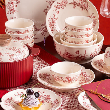 Red Botanical Table Set in a Gift Box, a closer look at the pieces.
